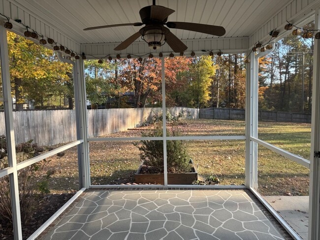 Building Photo - Beautiful home in Tucker Creek