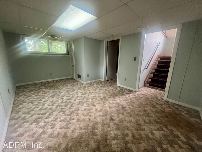 Building Photo - 3 br, 1.5 bath House - 45 Pine Hill Rd.