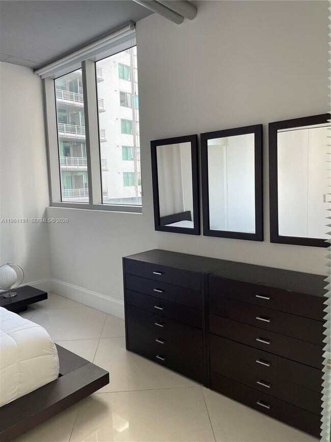 Building Photo - 690 SW 1st Ct