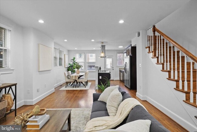 Building Photo - 521 Quintana Pl NW