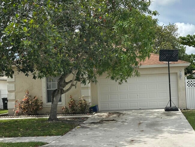 Building Photo - 5165 Foxhall Pl