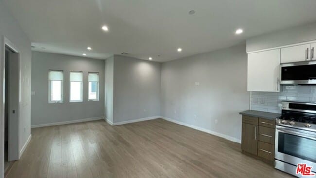 Building Photo - 5226 Satsuma Ave