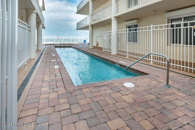 Building Photo - 601 N Miramar Ave