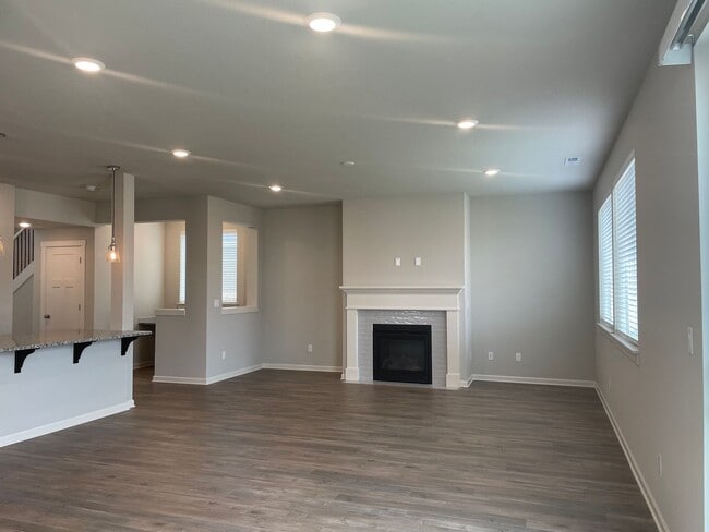 Building Photo - 4 Bed 2.5 Bath Home! Located near the Ridgefield Outdoor Recreation Center, equestrian facilities...