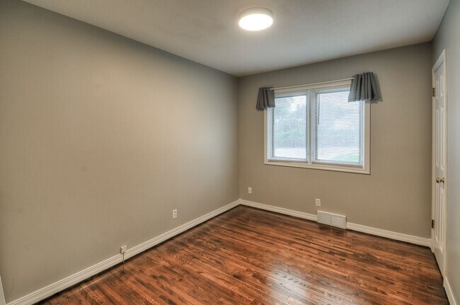 Building Photo - 5415 Poppleton Ave