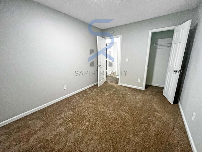 Building Photo - 2033 Charter Manor