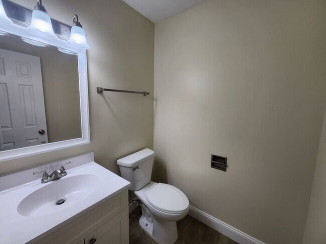 Building Photo - Updated-Pets Welcome-Pay Electric ONLY!