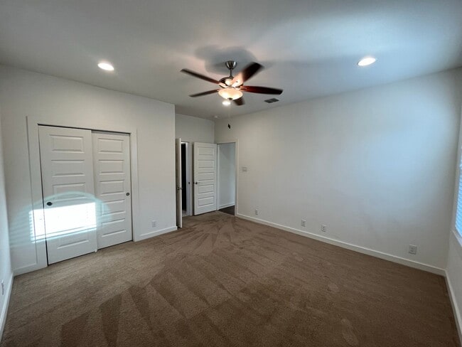 Building Photo - 1146 N Olive St