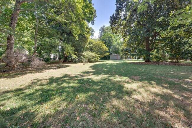 Building Photo - 5040 Stillwood Dr