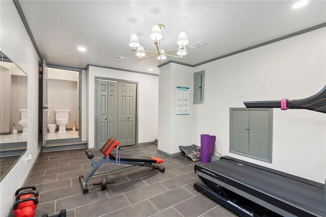 Building Photo - 2373 Virginia Pl NE