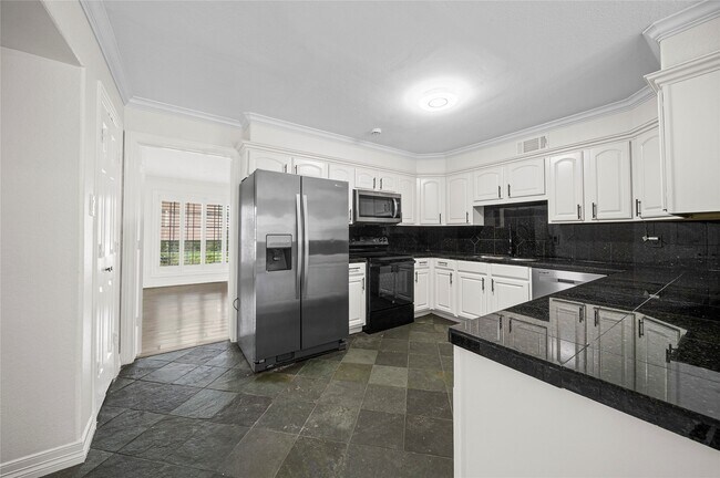 Building Photo - 1573 W Sam Houston Pkwy S