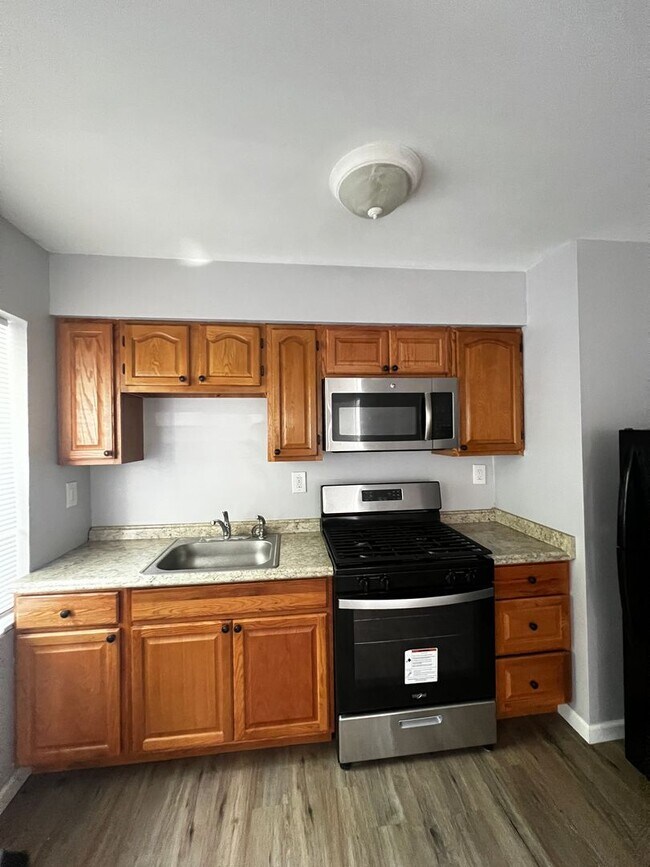 Building Photo - 616 N 33rd St