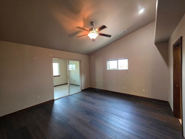 Building Photo - 1523 Sacajawea Ave