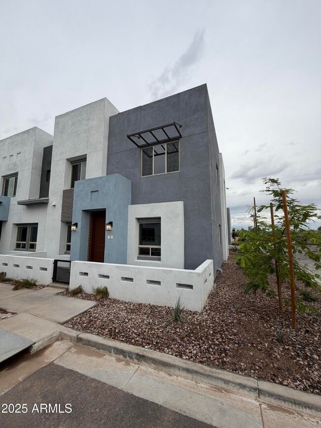 Building Photo - 733 E Commonwealth Ave