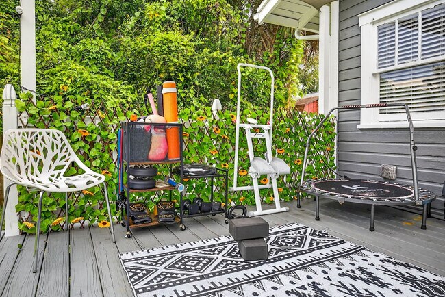 Building Photo - 5901 N Ola Ave