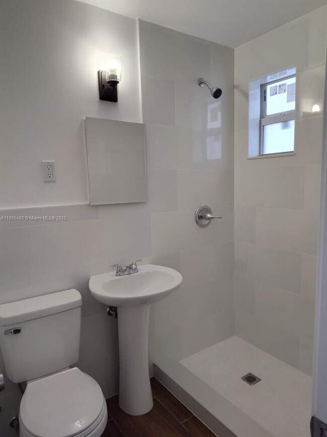 Building Photo - 655 Eldron Dr