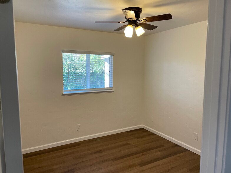 Building Photo - 13621 Fair Oaks Blvd