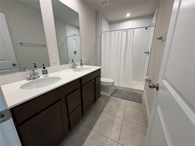 Building Photo - 1221 Lexington Ln