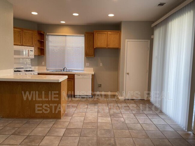 Building Photo - 4117 Rogers Canyon Rd