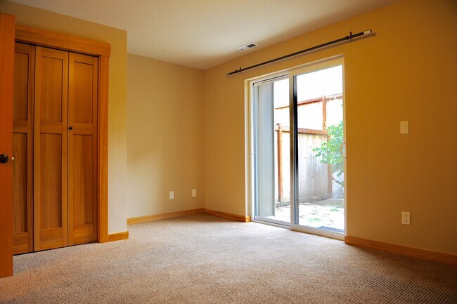 Building Photo - 6533 35th Ave NE