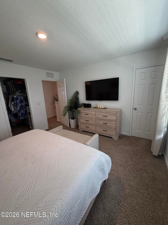 Building Photo - 947 Rivertree Pl