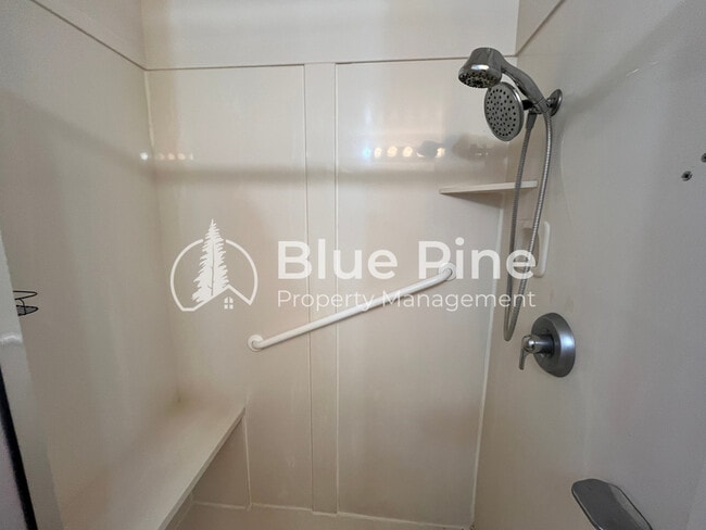 Building Photo - 175 W 17th St