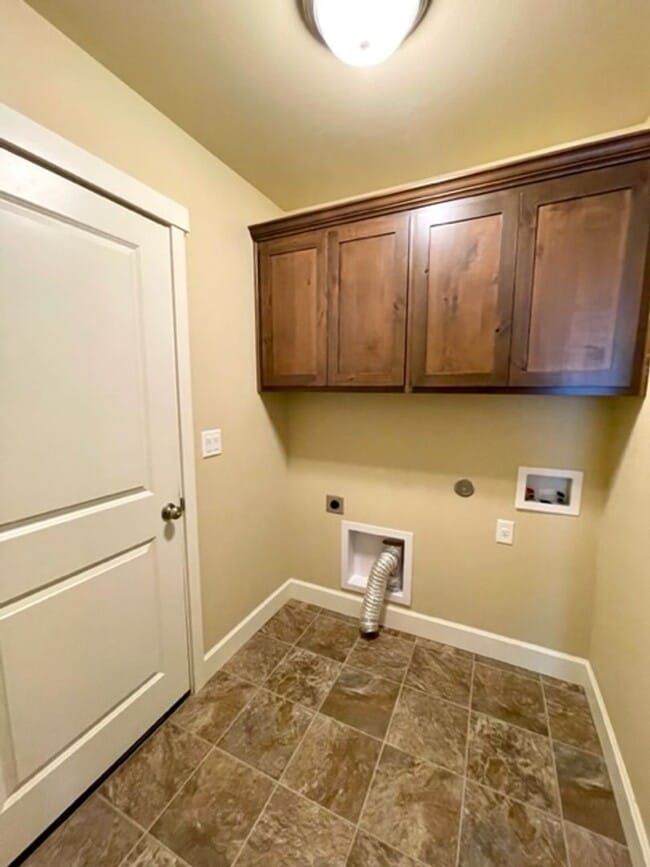 Building Photo - Gorgeous single level home in NE Bend!