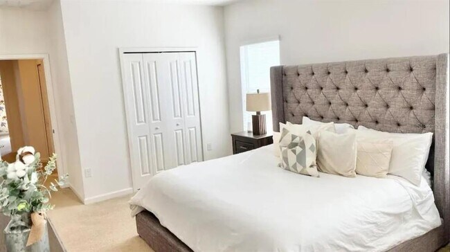 Building Photo - 2676 Calistoga Ave