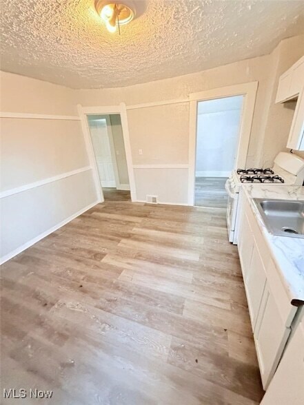 Building Photo - 3119 W 68th St