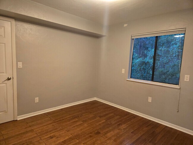 Building Photo - 2BR/2BA just minutes from Shands Hospital ...