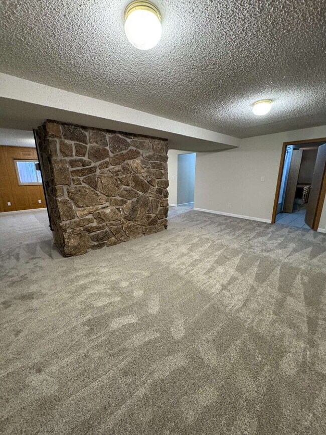 Building Photo - 5 Bedroom - Pulpit Rock
