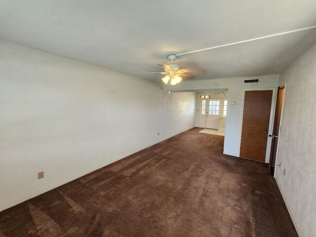 Building Photo - 50% off move in with 1 year lease agreement!!