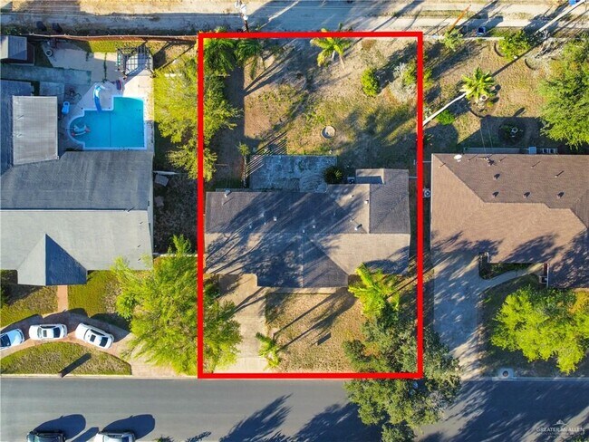 Building Photo - 21 E Walnut Ave