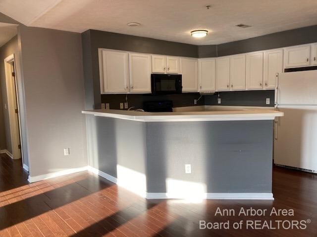 Building Photo - 1551 Oakfield Dr