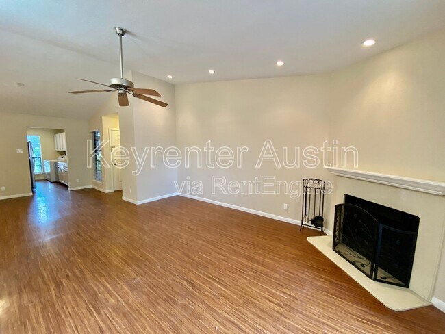 Building Photo - 1601 Faro Dr