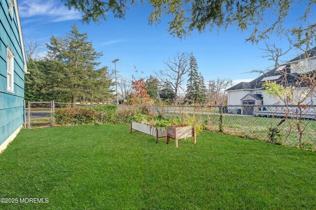 Building Photo - 488 Monmouth Rd