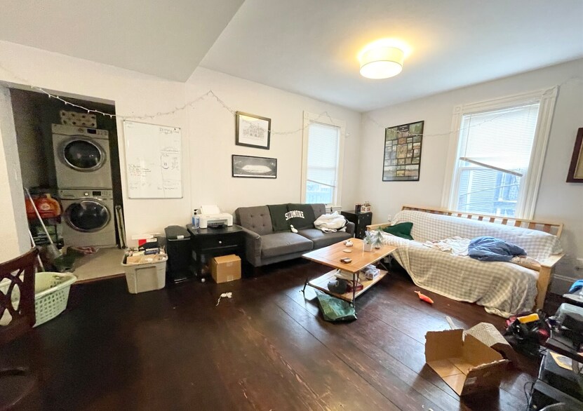 Building Photo - 31 Rawson St