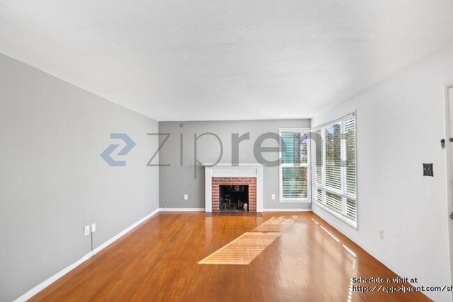 Building Photo - 16070 Selborne Dr