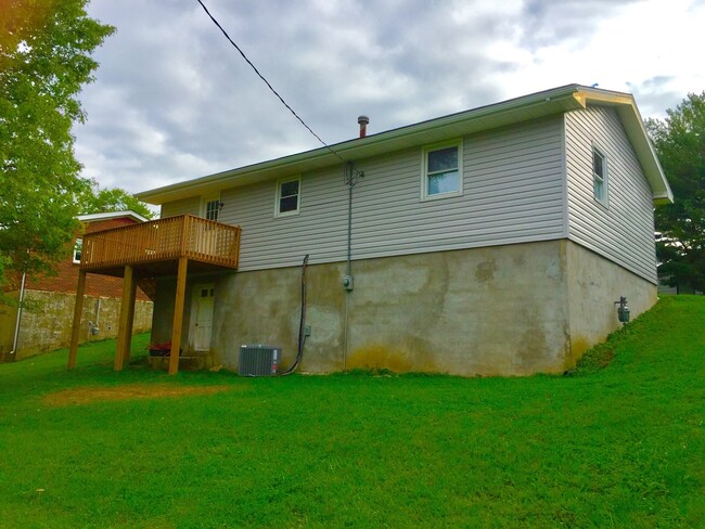Building Photo - Charming 3 bed, 1 Bath in Shelbyville!