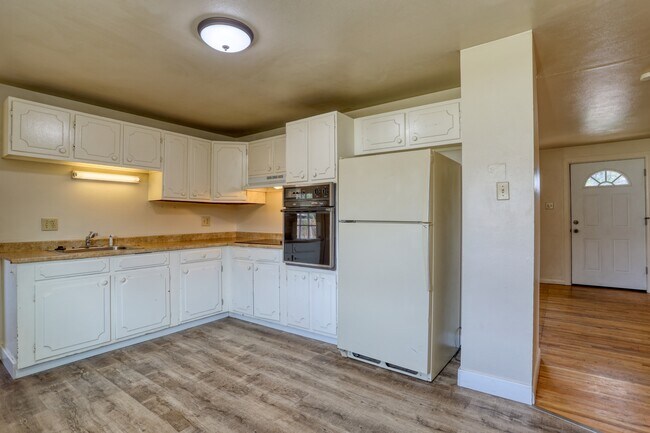 Building Photo - 16311 W 14th Ave