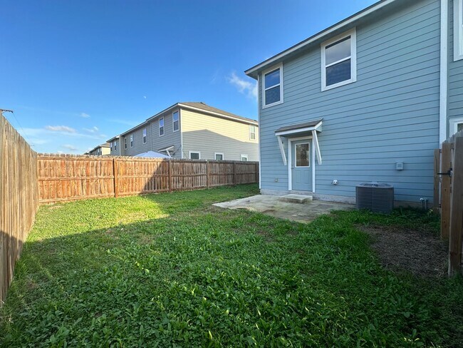 Building Photo - Town home for rent