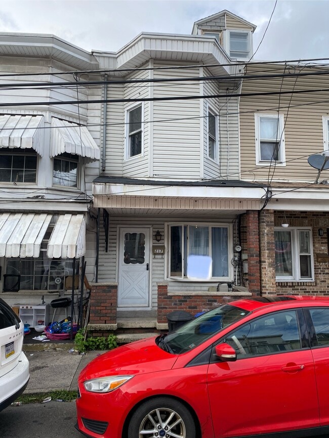 Building Photo - 217 E Mahanoy St