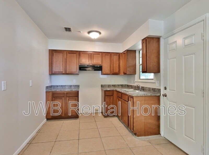 Building Photo - 3152 Thomas St