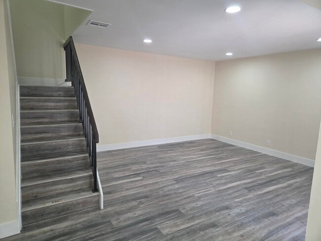 Building Photo - 6274 Seven Springs Blvd