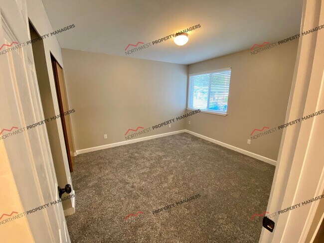 Building Photo - R242b