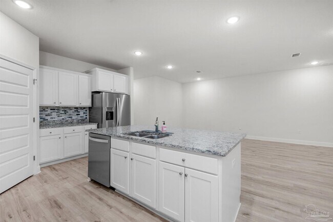 Building Photo - 7814 Burnside Lp