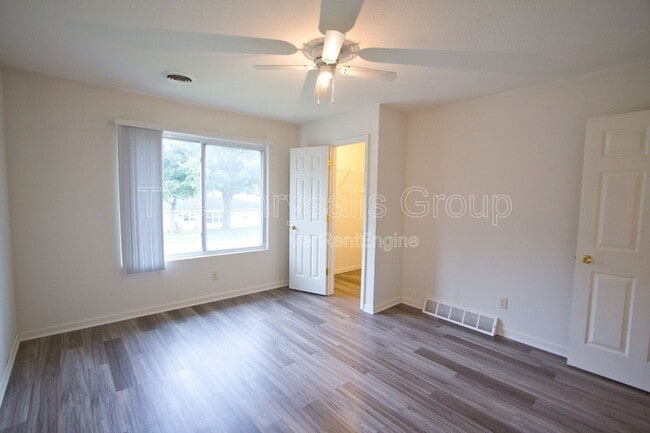 Building Photo - 1402 4th St