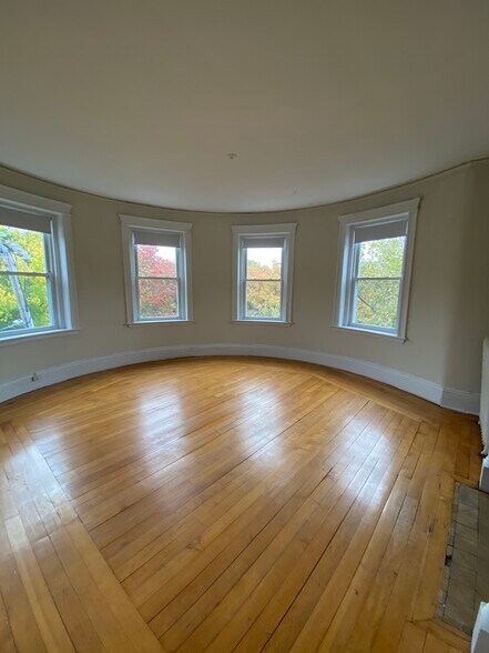Building Photo - 1824 Beacon St