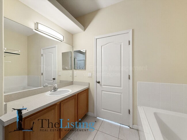 Building Photo - 7411 Surrey Wood Ln