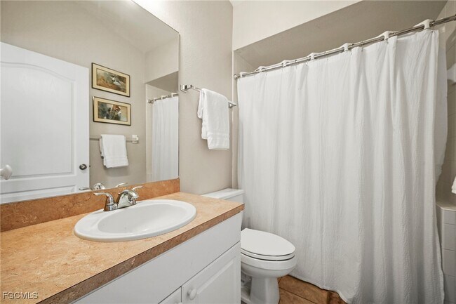 Building Photo - 1831 SE Van Loon Terrace